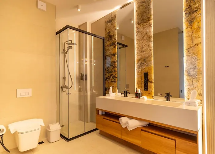 Ardhana - Luxury Pool With Scenic Views